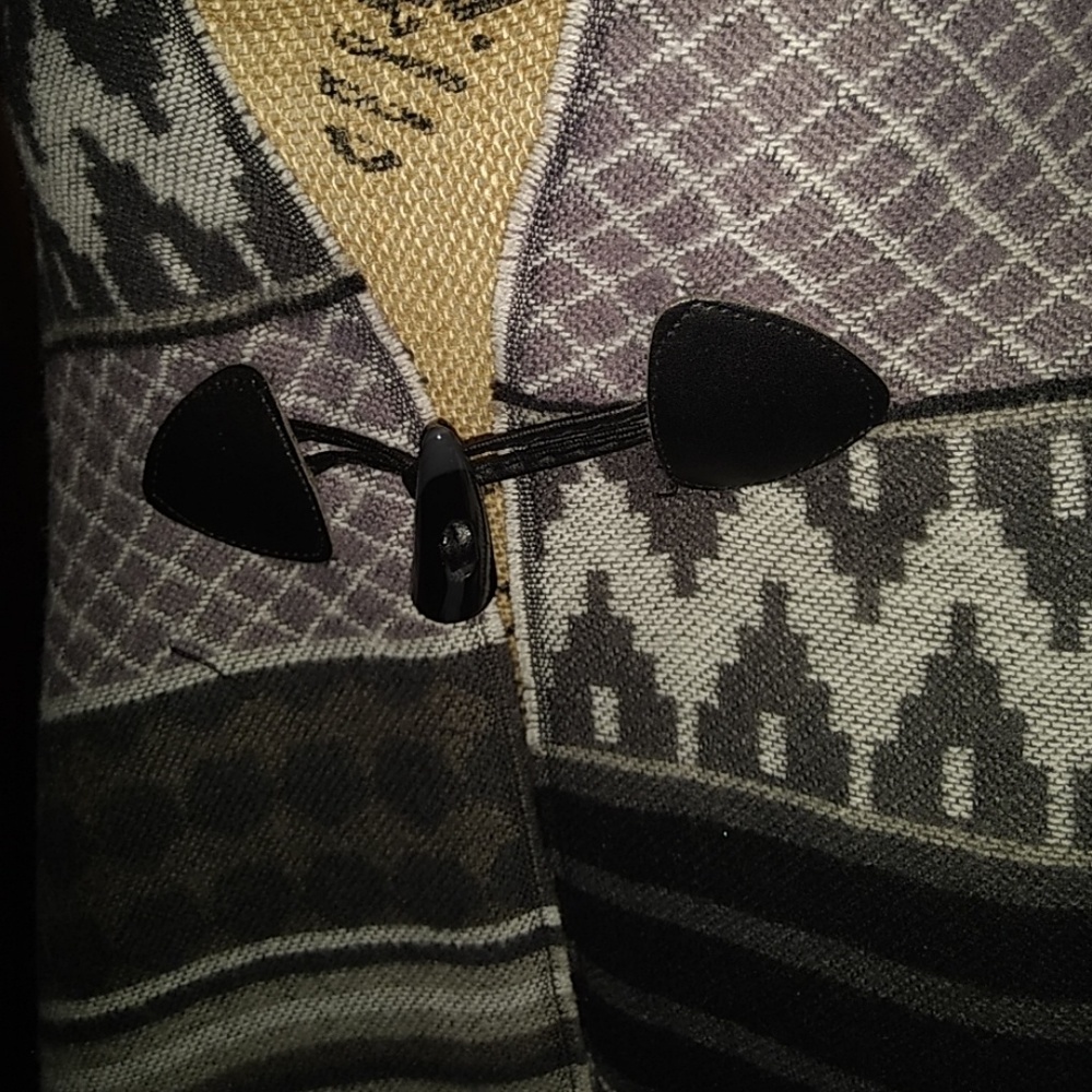 💰Poncho - Picture 2 of 5